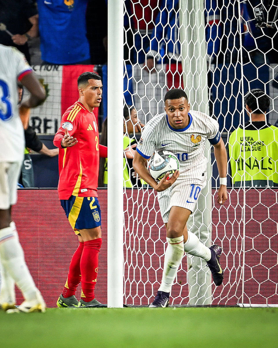 西班牙网球队完胜法国网球队，克耶高斯制霸全场