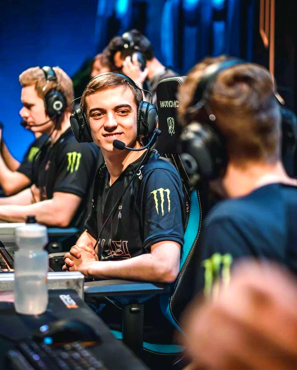 包含FNC绝地反击IG，Knight2高光表现的词条