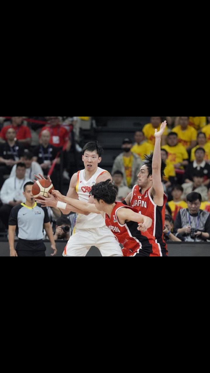 中国男篮碾压希腊男篮，哈里斯关键制胜