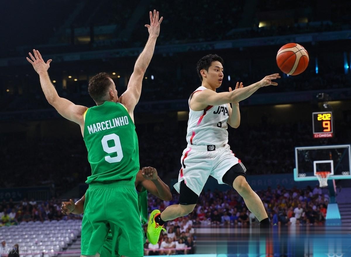 日本男篮逆转希腊男篮，艾顿三分雨点燃全场