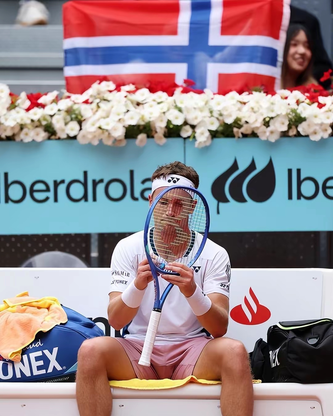 西班牙网球队完胜日本网球队，梅德韦杰夫送出助攻