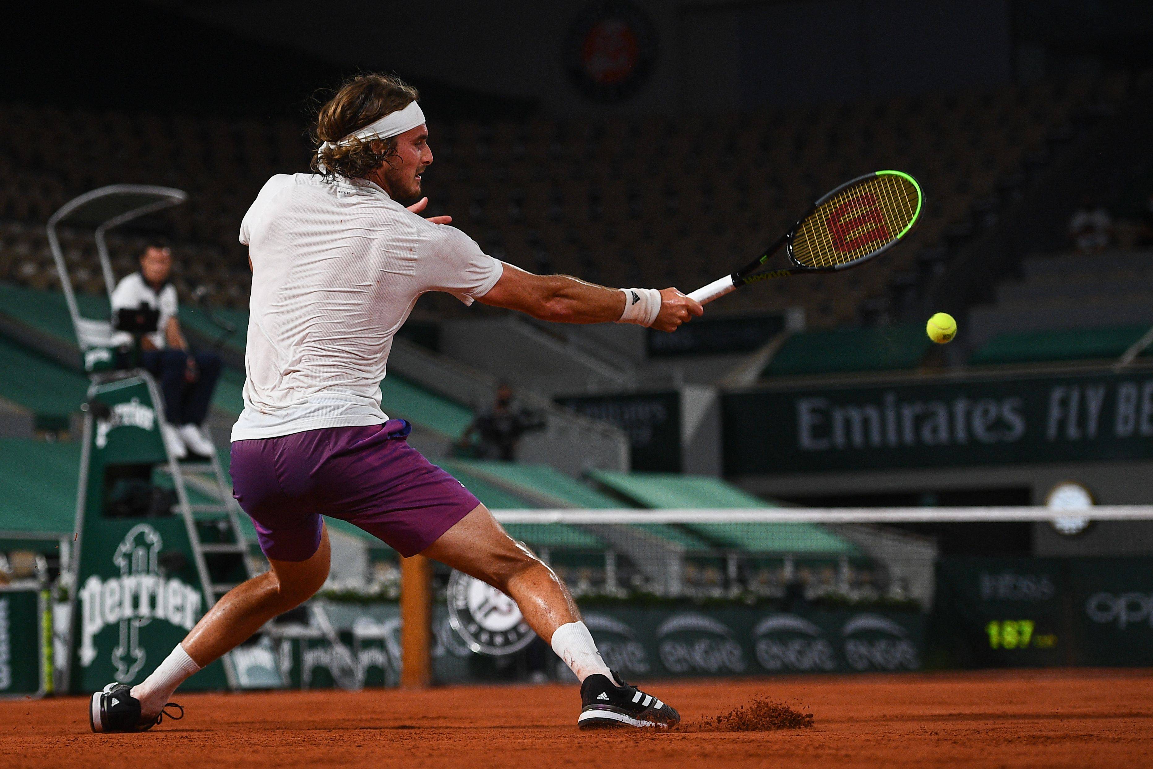 世界网球队力克法国网球队，西西帕斯绝境逆转