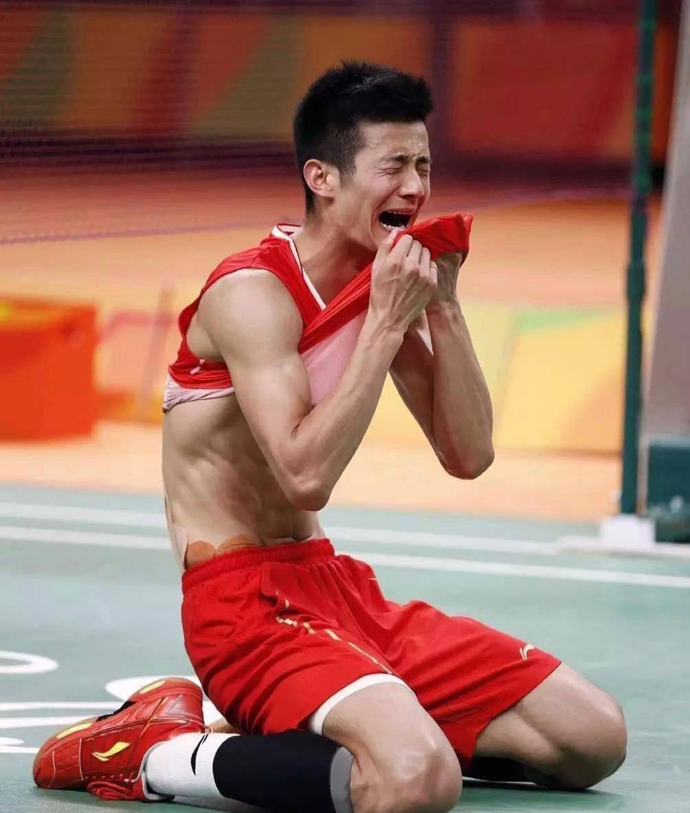 日本羽毛球队绝地反击英格兰羽毛球队，谌龙制霸全场的简单介绍