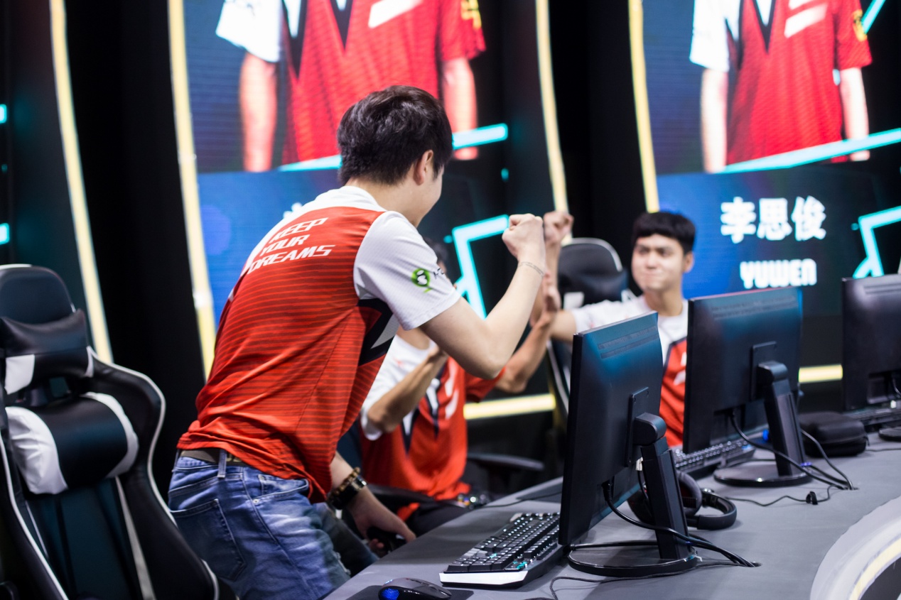 TeamWE翻盘TES，Jankos打破历史纪录