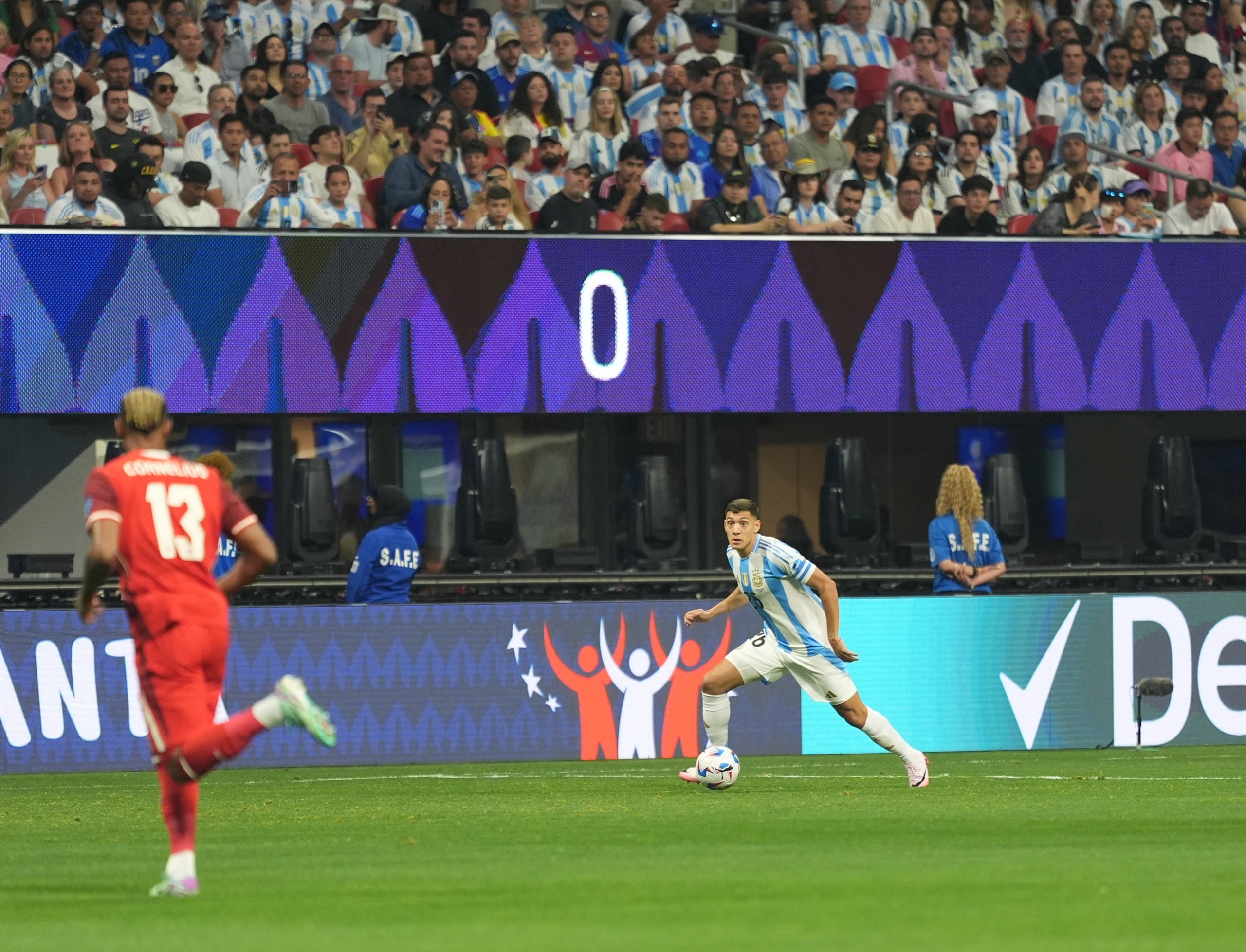 阿根廷轻取哥伦比亚，奥亚尔萨瓦尔扛起全队