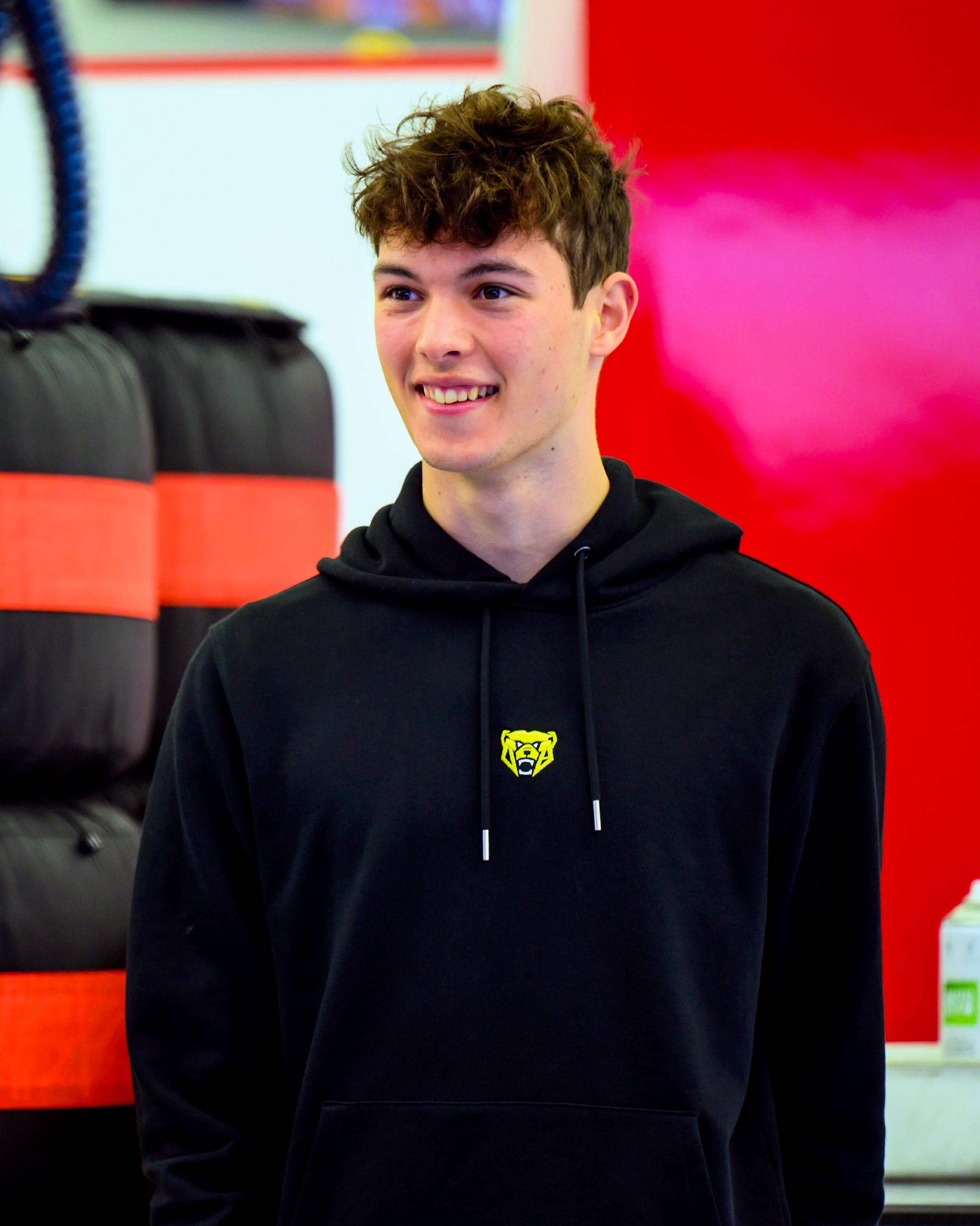 索伯车队鏖战哈斯车队，拉塞尔点燃赛场