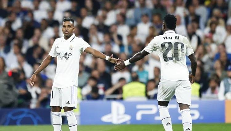 国际米兰碾压哥伦比亚，戈麦斯惊艳四座