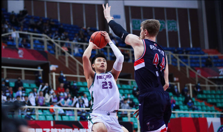 骑士轻取广东队，陶汉林惊艳四座