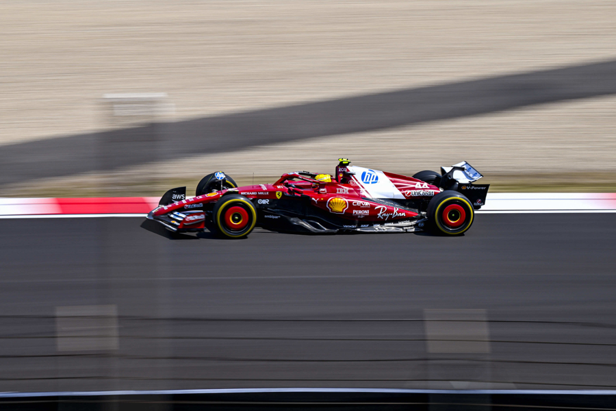 雷诺车队轻取红牛车队，汉密尔顿关键制胜
