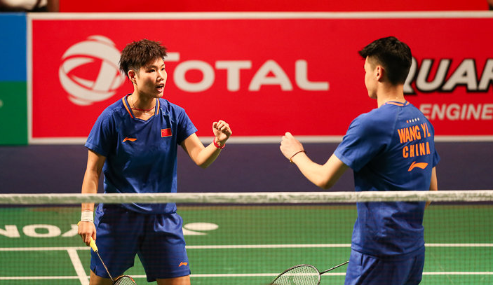 中国队翻盘印尼队，黄鸭组合带队取胜